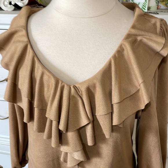 Tan faux suede ruffle top - Picture 2 of 7